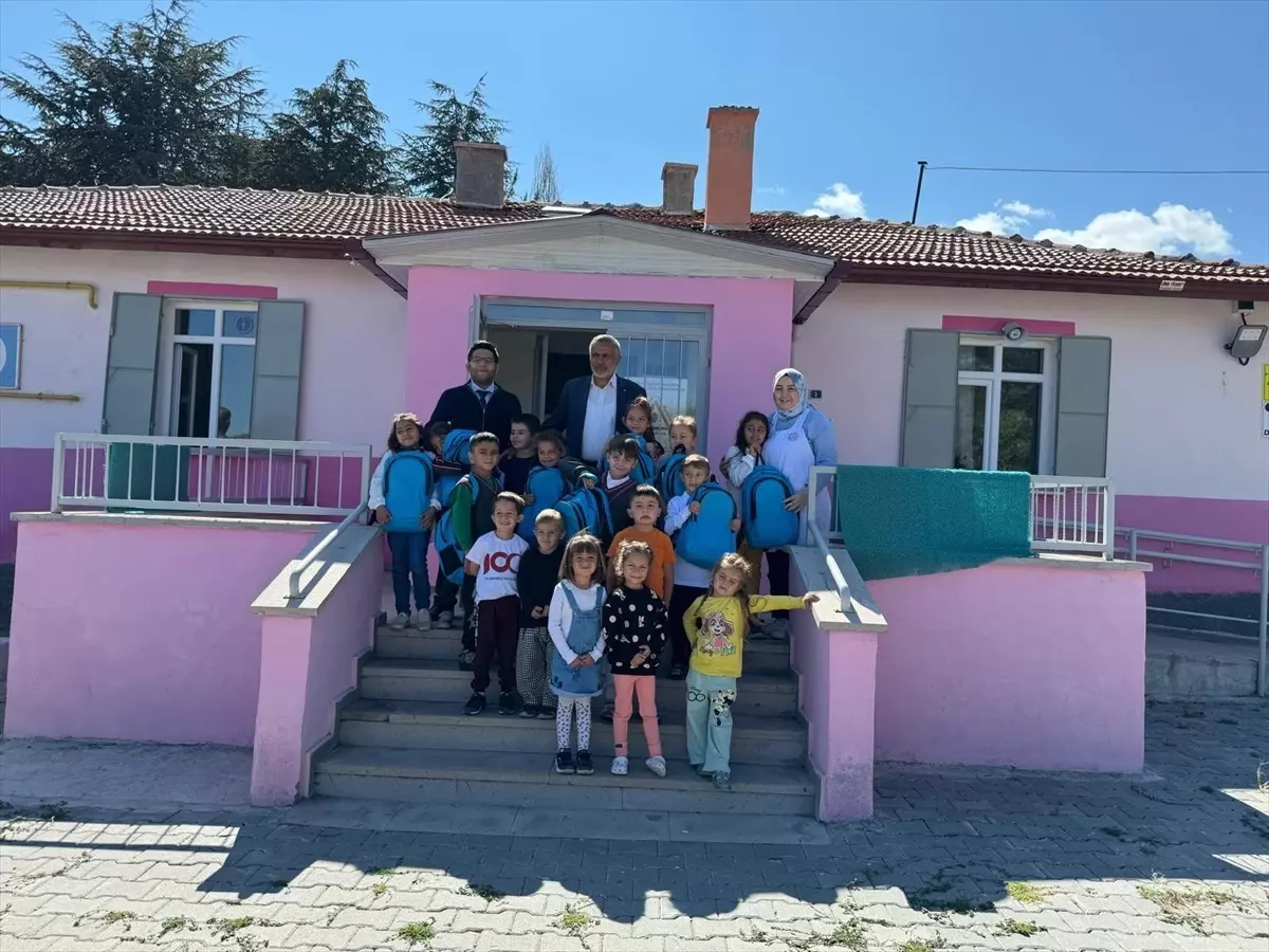 Dodurga Belediyesi’nden Öğrencilere Kırtasiye Desteği