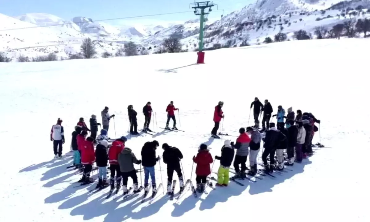Bayburt’ta Öğrencilere Kayak Eğitimi