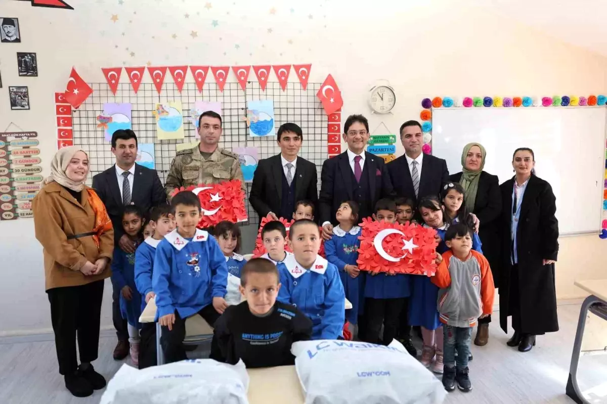 Erzurum Ticaret Borsası’ndan Hınıs İlçesi Akören İlkokulu’na Destek