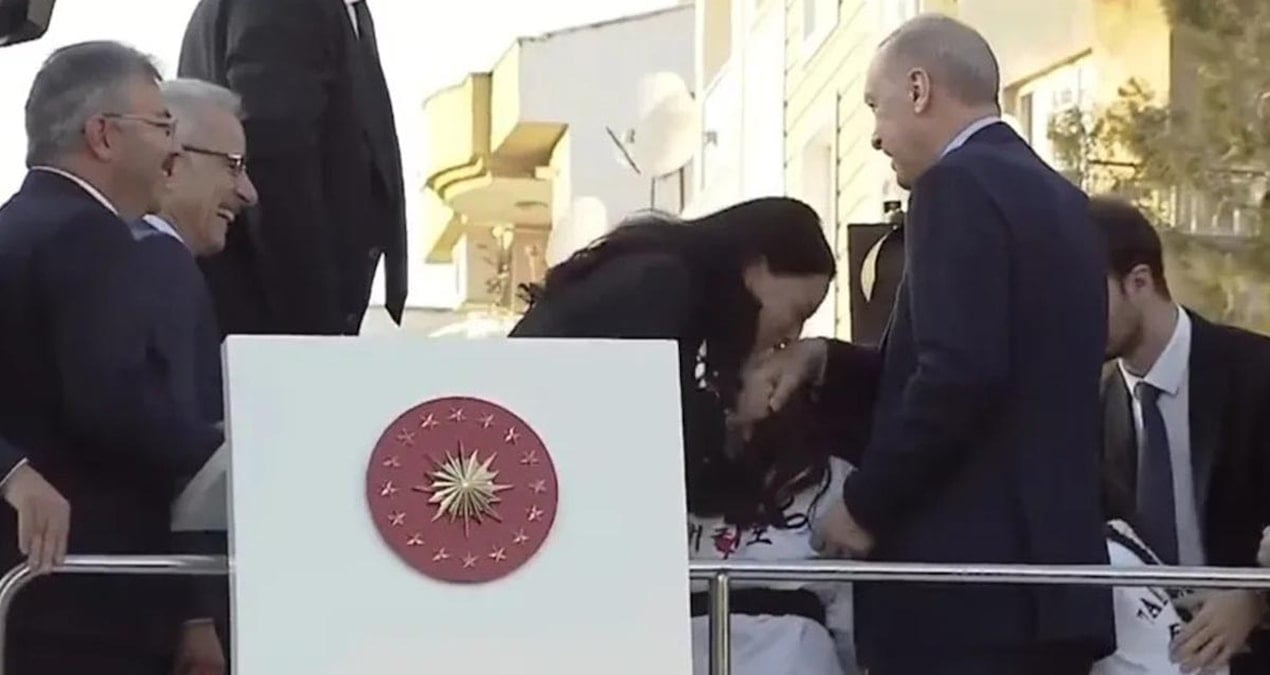 Erdoğan’ın elini öptü başkanlığı kaptı!