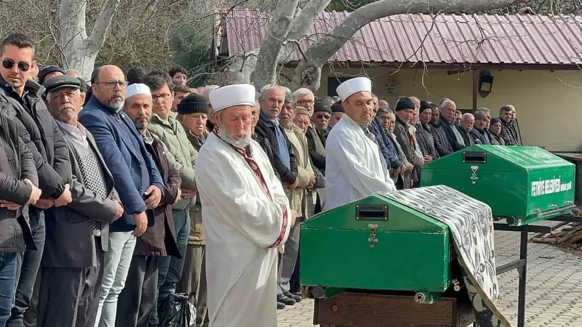 Fethiye’de yangında ölen yaşlı çift yan yana defnedildi