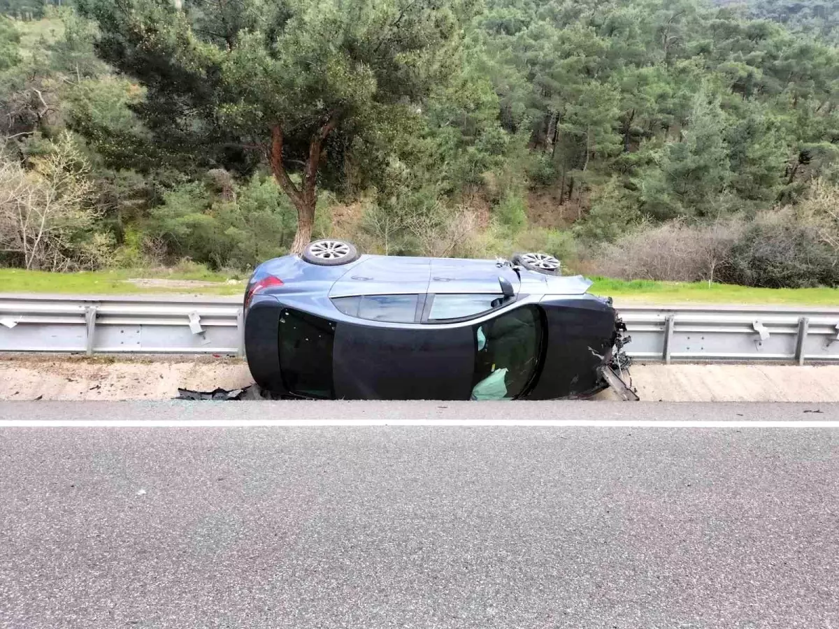 Balıkesir’de Kontrolden Çıkan Otomobil Takla Attı, 2 Yaralı